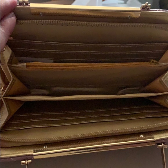 Perfect Image shoulder clutch. - Picture 5 of 5